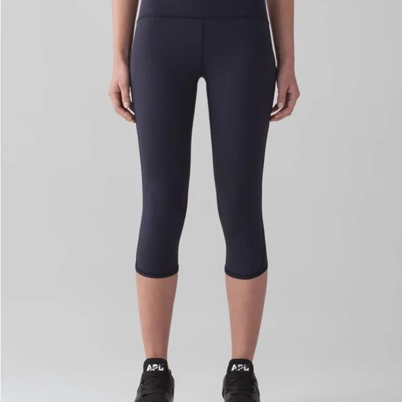 Lululemon High Rise Train Times Crop Leggings Navy Luxtreme sz 8 Like New EUC - Picture 2 of 6
